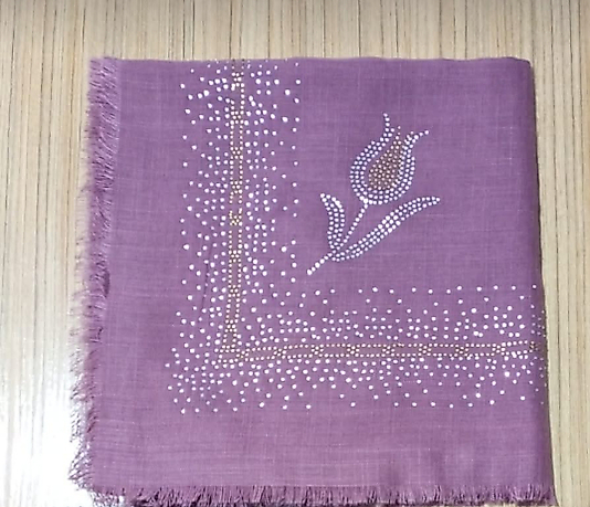 Flamlı pullu eşarp